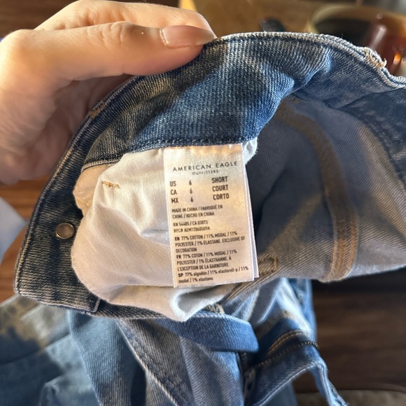 American Eagle outfitters Curvy Mom High Waist Stretch Jeans size 6 Short - Picture 5 of 7